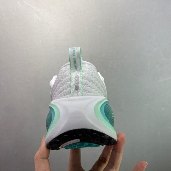 Nike ZoomX Vomero Plus